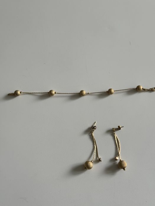 Zestaw kolczyki i bransoletka w kolorze złotym