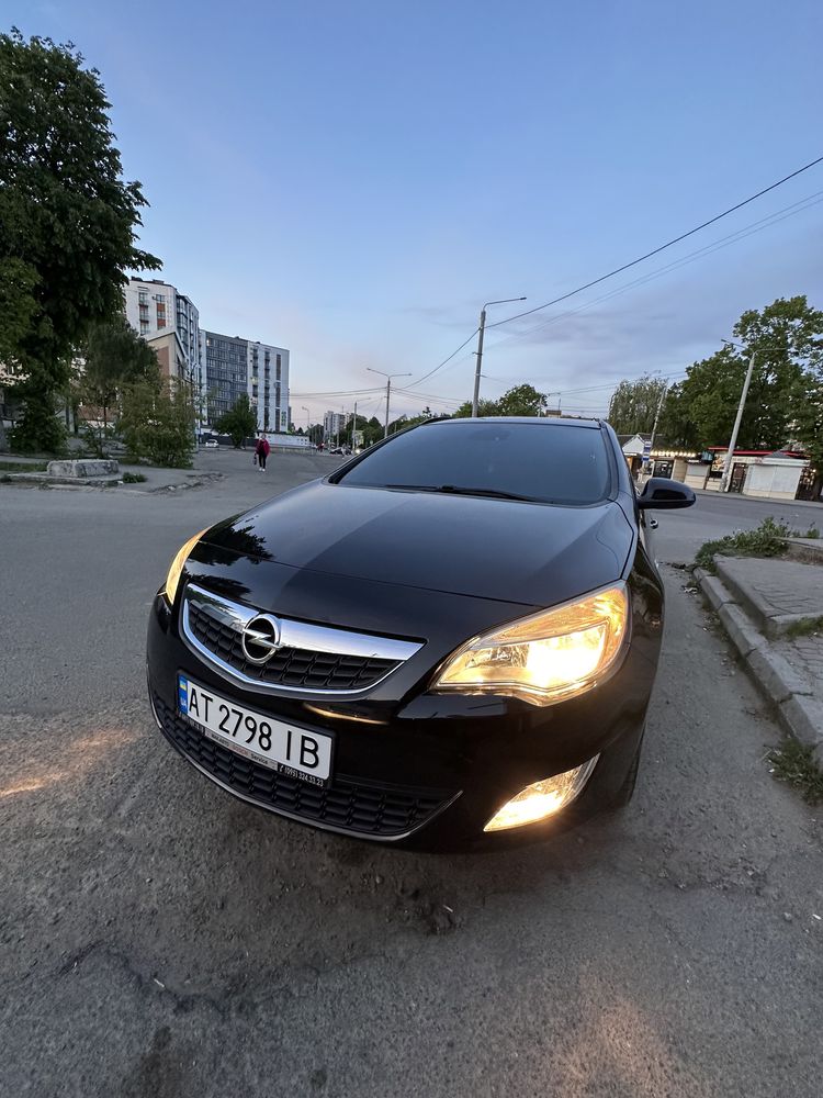 Продам opel astra j з оригінальним пробіглм 204 тисячі