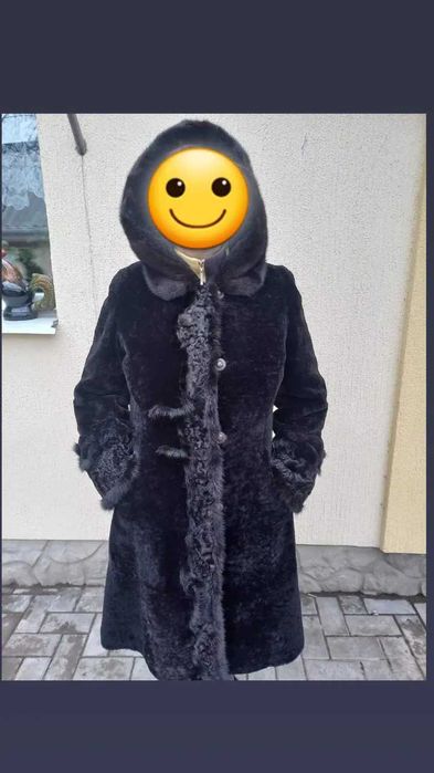 Шубу мутонова с капишоном