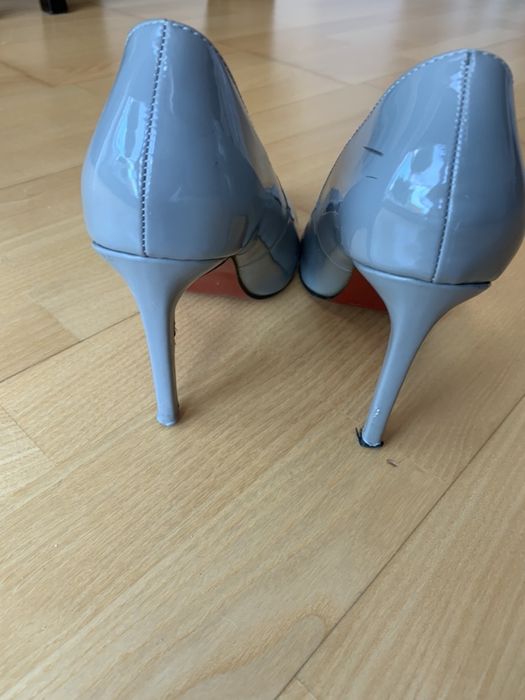 Szpilki lakierki szare