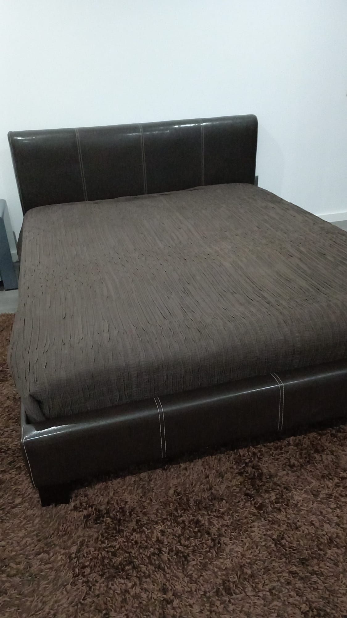 Cama de Casal com estrado