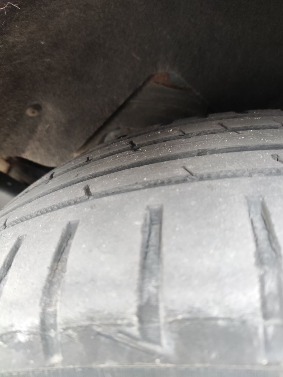 VW  e-golf 7 титани, алюмінієві  6.5JxR16 et46 5ge601025 Nokian Hakka
