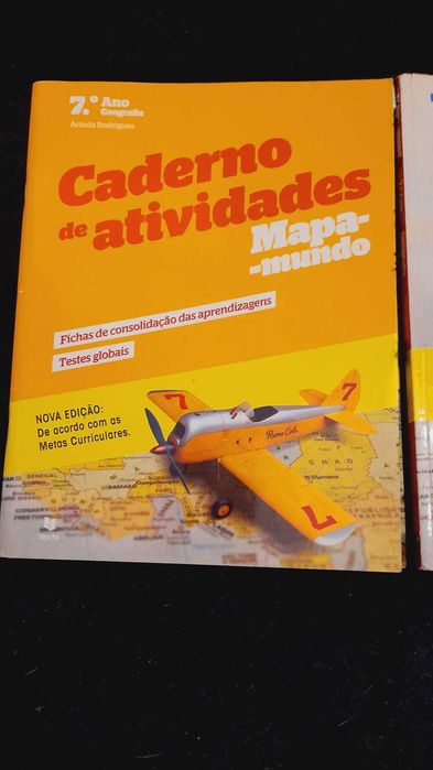 Livros de Geografia Mapa mundo 7 ano. Inclui 3 livros do conjunto.