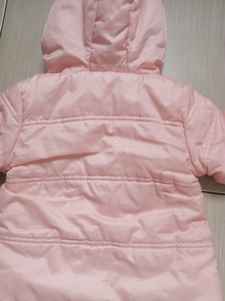 Рожева курточкв для дівчинки  на 6 місяців