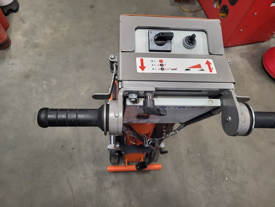 Skrobak podłogowy Husqvarna BS75 zrywarka podłogowa Blastrac 230V