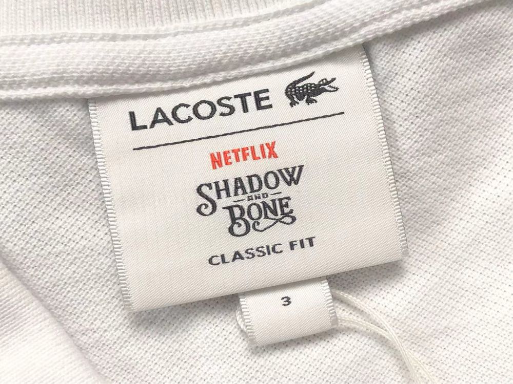 Camisa lacoste x netflix