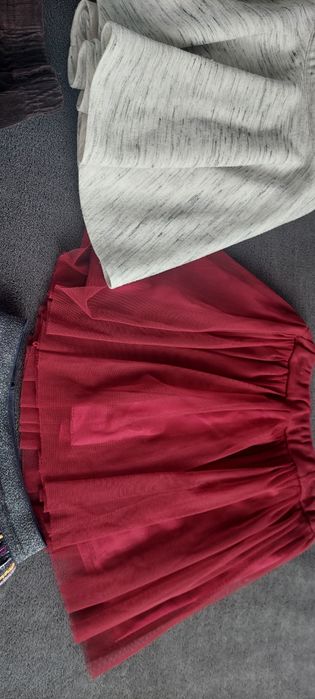 4szt spódniczki r 104-110 całość