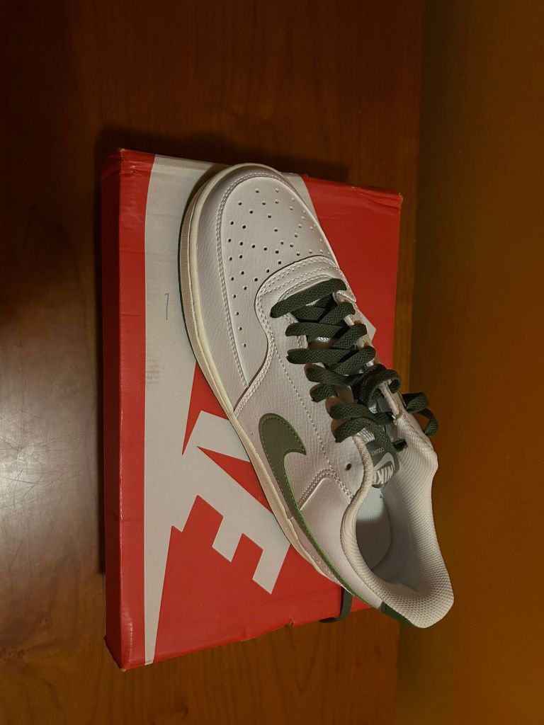 Ténis Nike Court Vision Low verdes