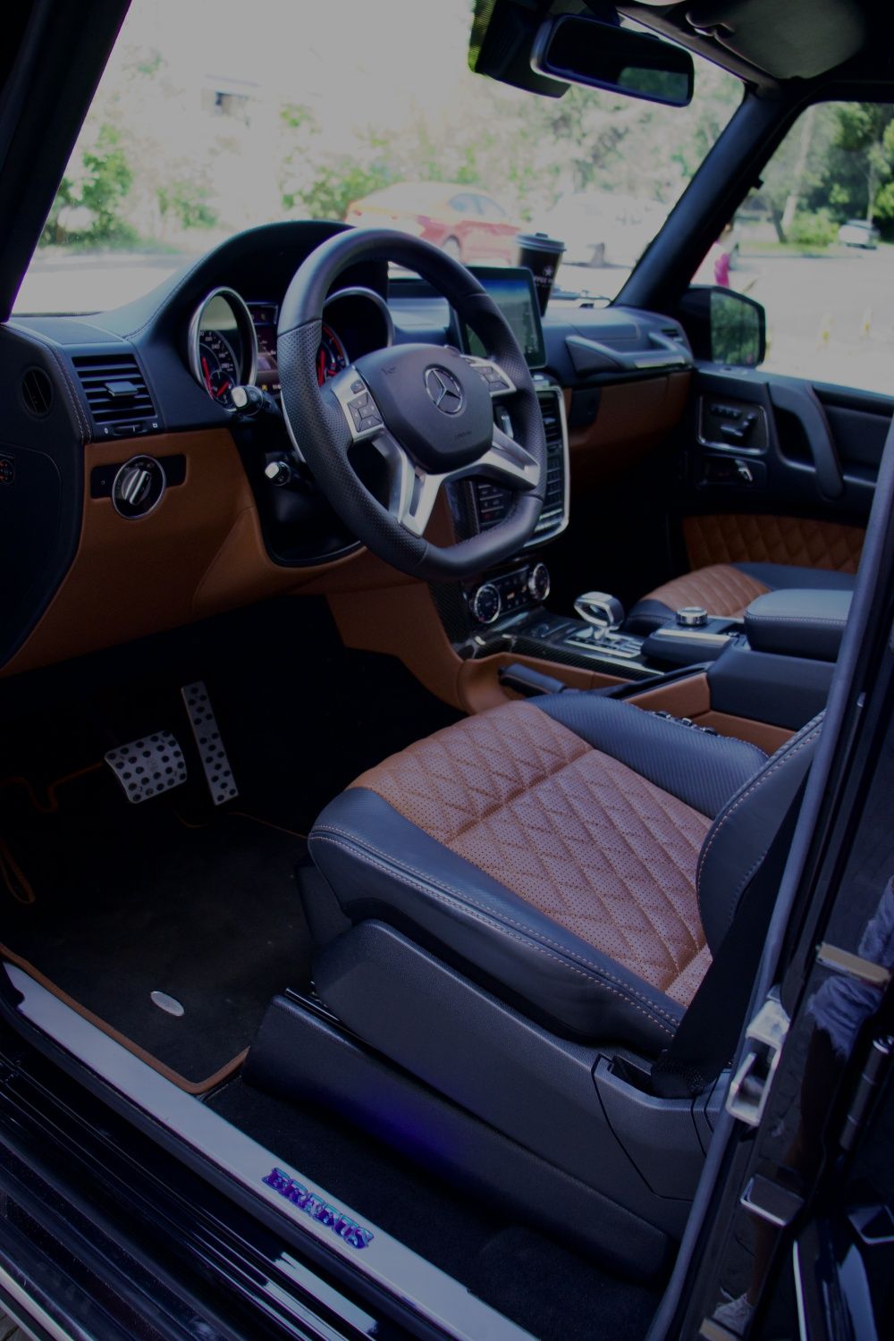 Аренда прокат заказ лимузина CHRYSLER 300C, LINCOLN, Gelenvagen Brabus
