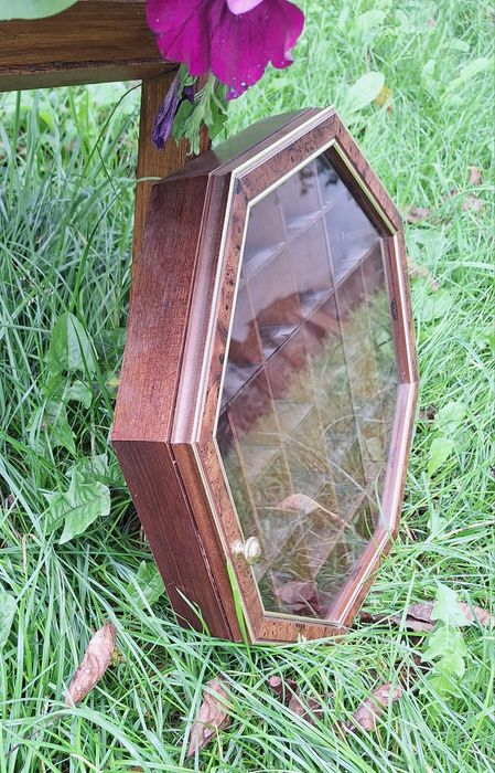 Gablotka witrynka na przedmioty kolekcjonerskie