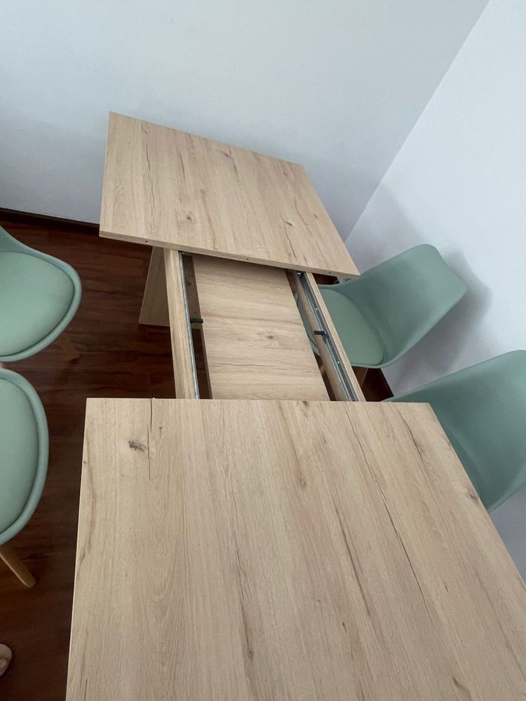 Mesa de jantar extensível da Conforama - Semi-nova