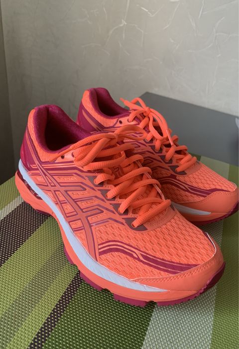 Кросівки жіночі asics, 39 розмір, маломірні