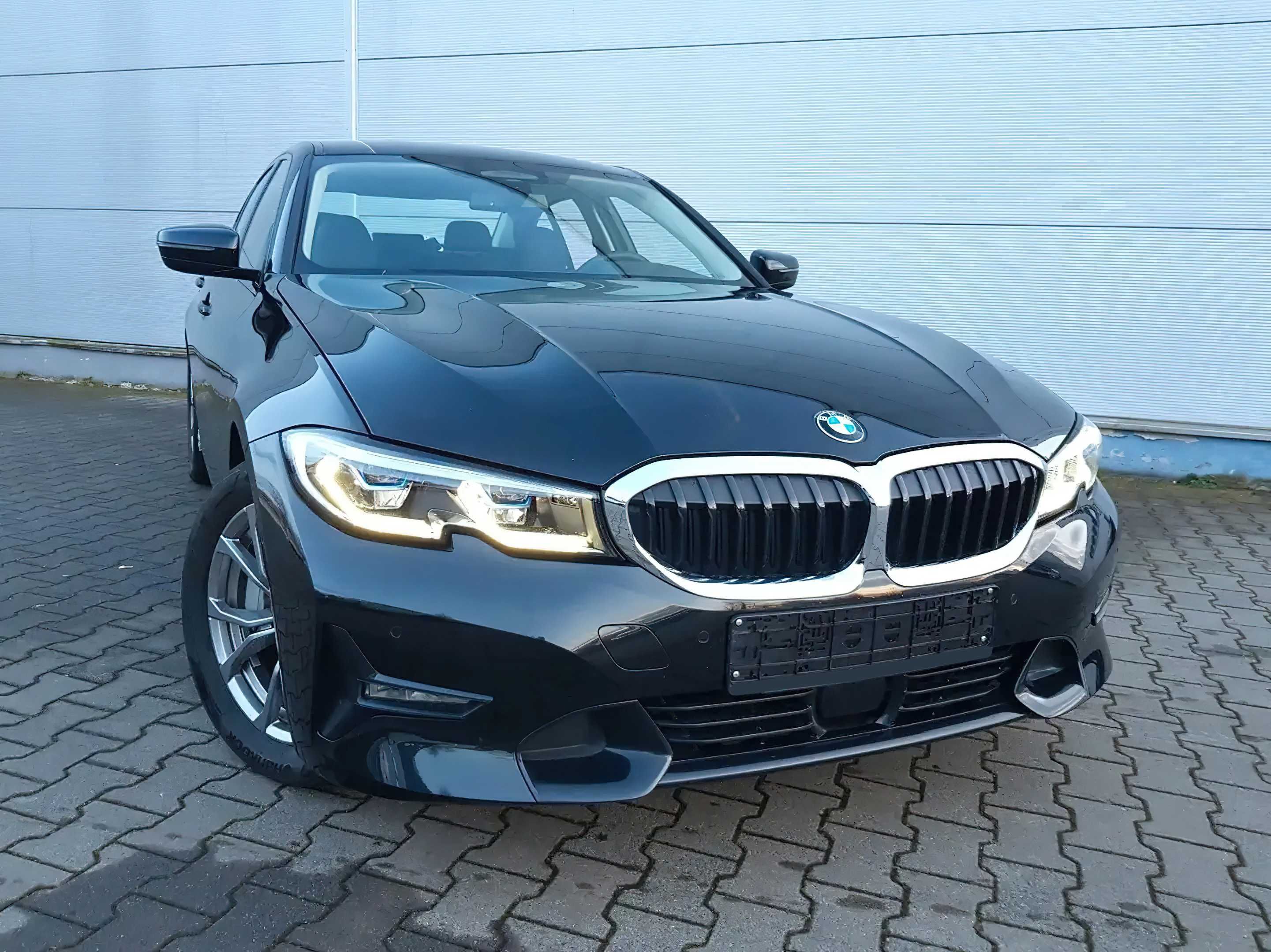 BMW     330E 2020