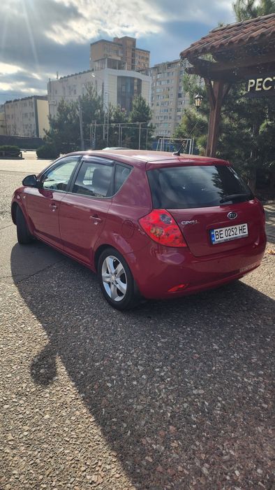 KIA Ceed.   2008