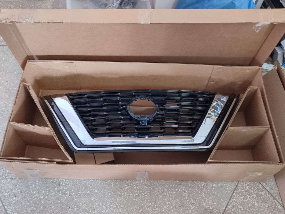 Решітка Радіатора Nissan Rogue T33 Нова Оригінал 2021-2024
