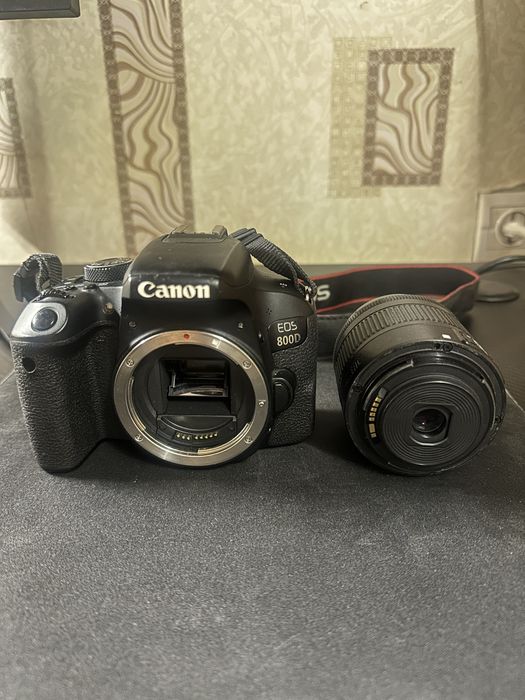 Canon EOS 800D + 18-55mm kit
