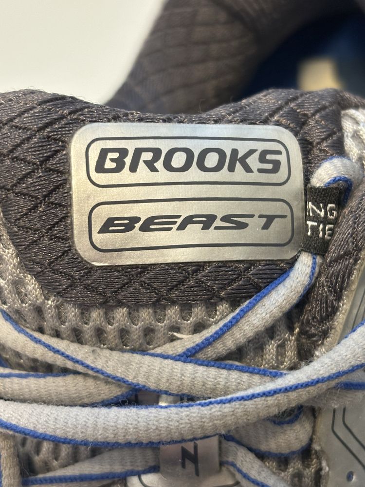 Brooks Beast 16 Extra Wide Running Shoes