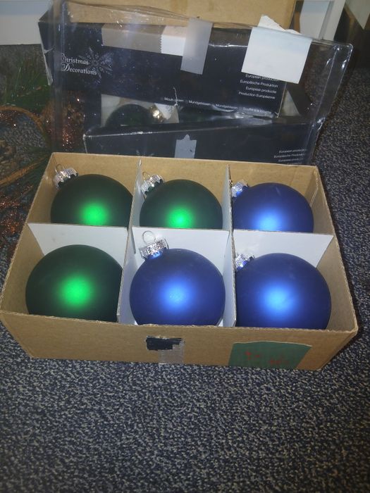 Новорічні іграшки на ялинку