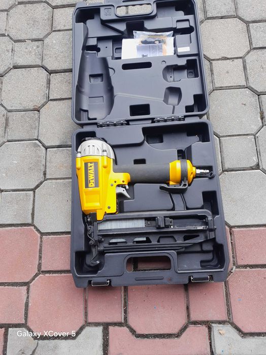 GWOŹDZIARKA PNEUMATYCZNA 1,5*2,8 mm  1,35*1,60 mm