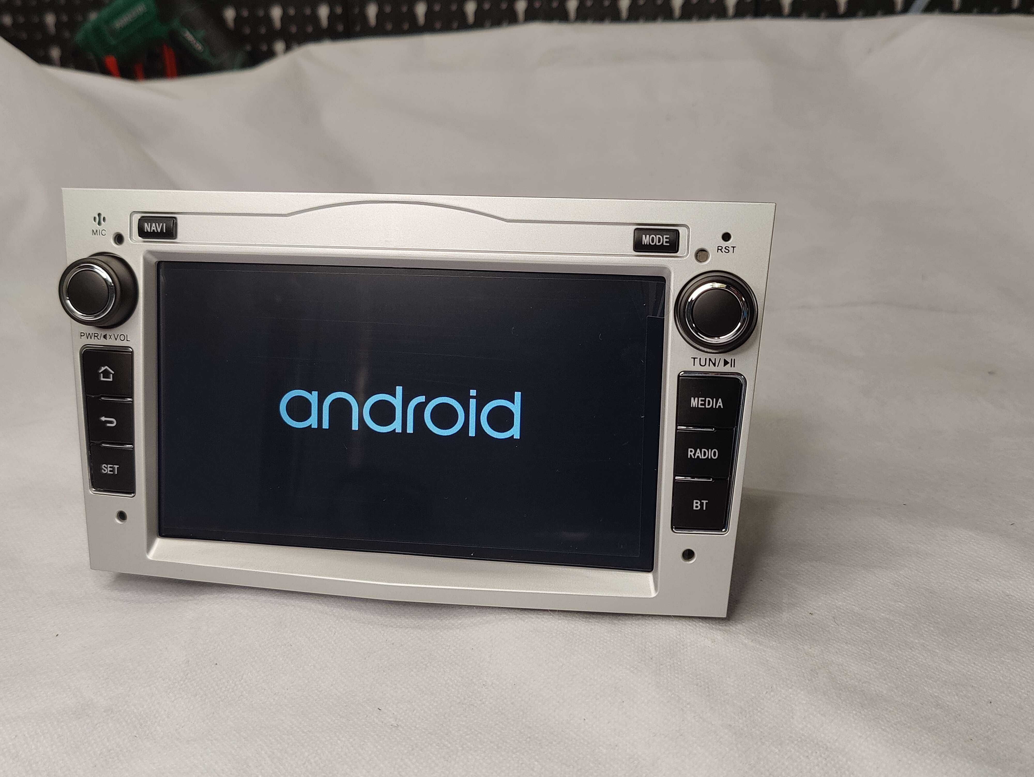 Rádio Android 2DIN para OPEL – 2GB de RAM Wifi e GPS Bluetooth Silver