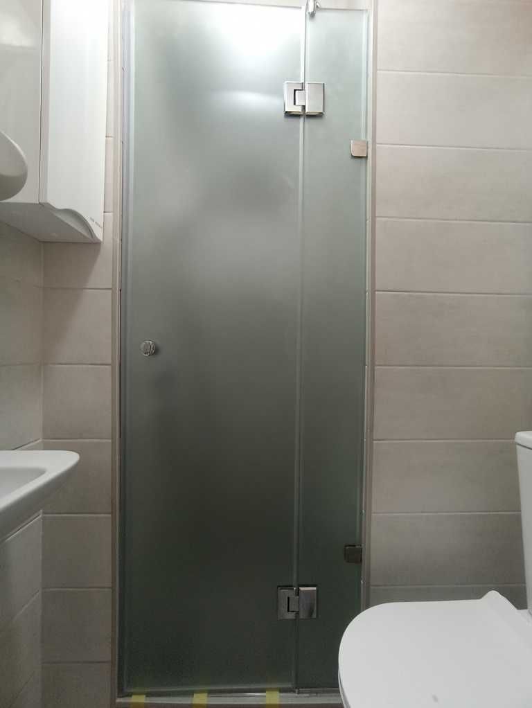 Душевые двери в нишу ванной комнаты