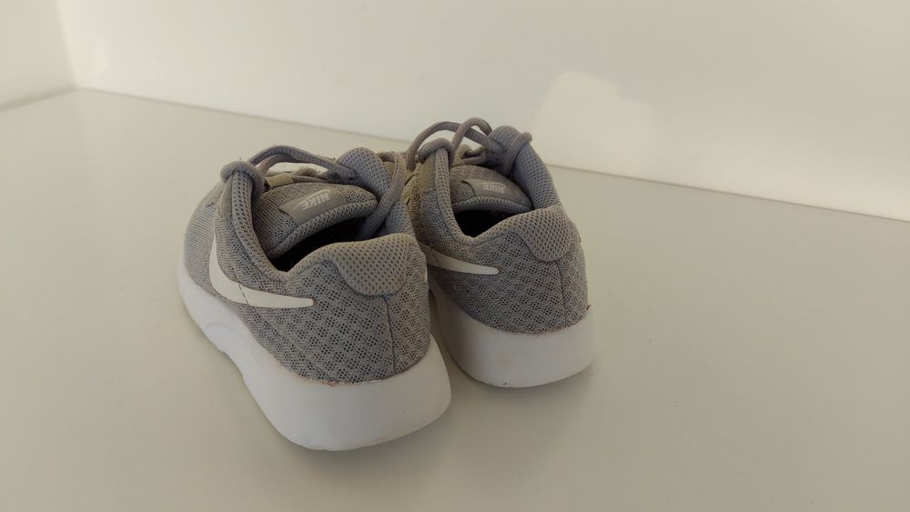 Buty dziecięce Nike Tanjun szare w rozmiarze 31