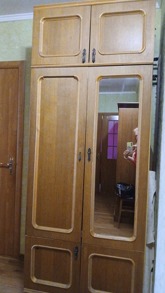 Продається 2 шафи в Центрі міста!!!