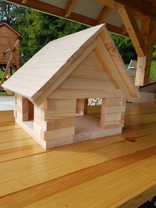 Karmnik, domek dla ptaków