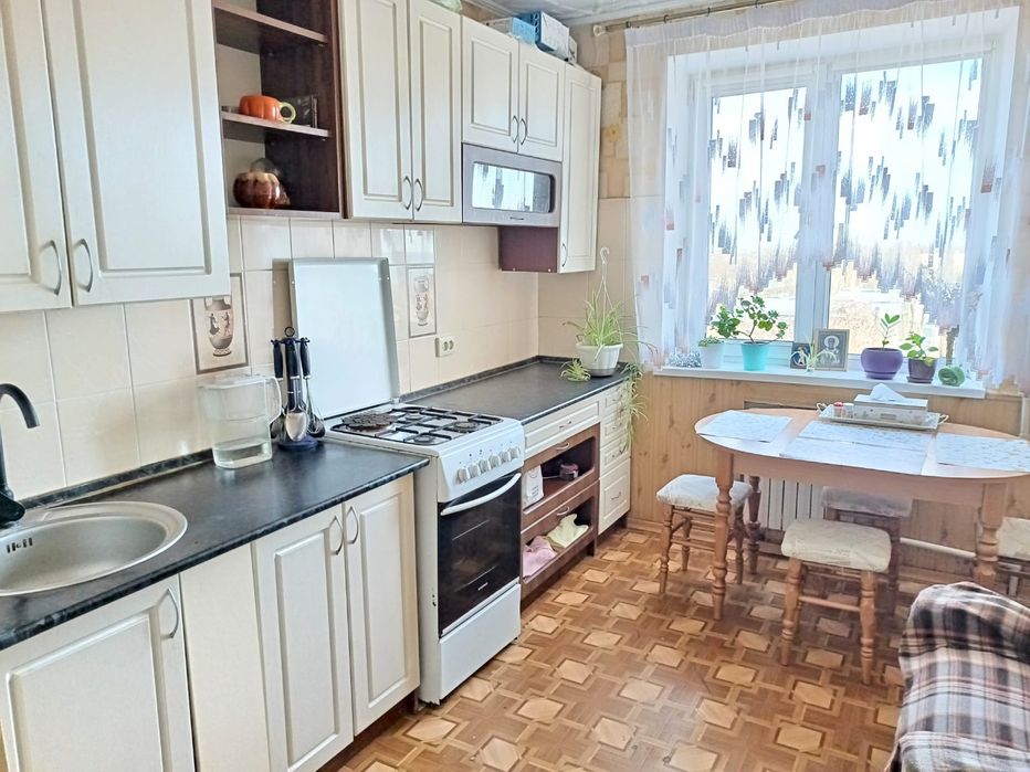 Продам квартиру 3 кімнатну Чорноморське з ремонтом, меблями і технікою