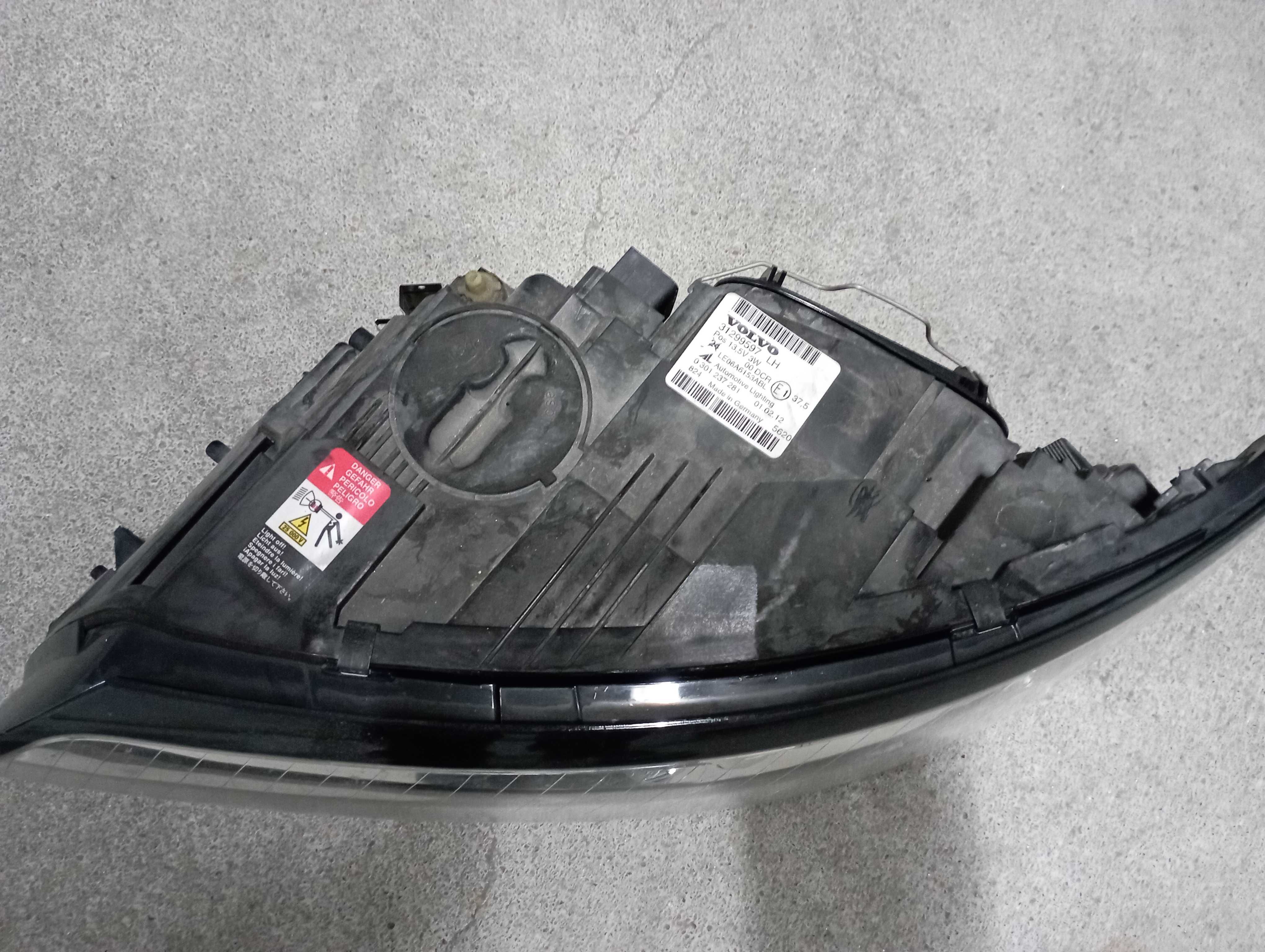 Ótica frontal esquerda, Volvo V50, ano 2012 (bi-xenon direcional)