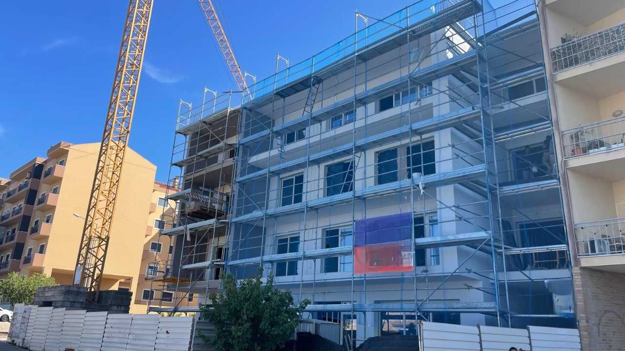 Apartamento T2, em construção, centro do Cadaval, com parqueamento
