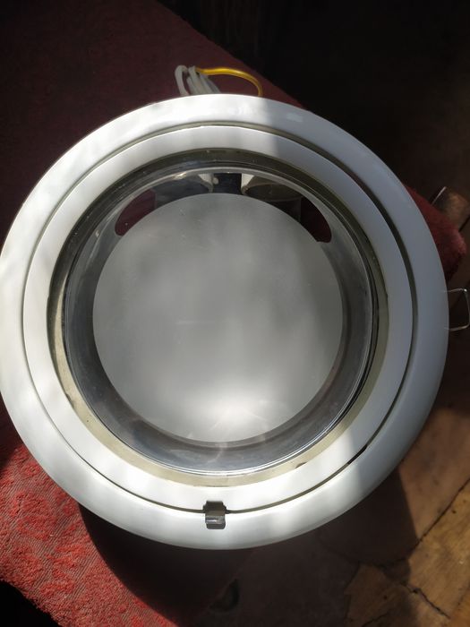 Светильник потолочный, настенный.