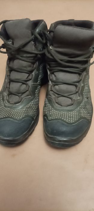 Берцы три пары..