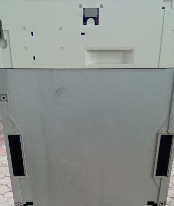 Продам посудомоечную машину Ariston LI48A