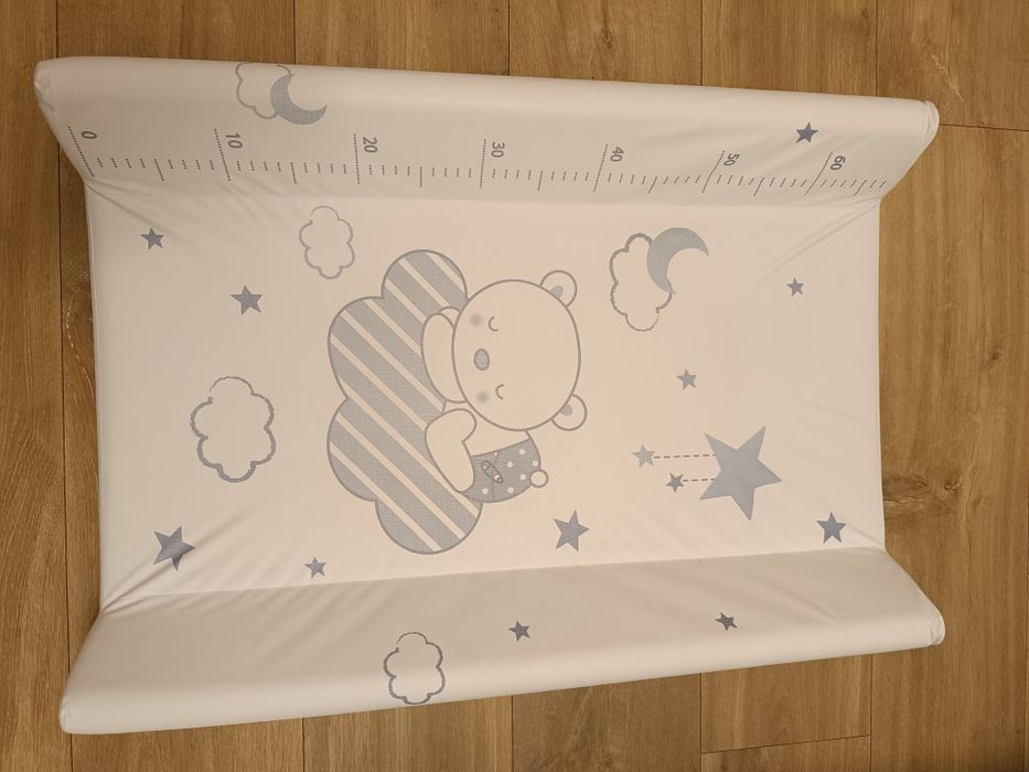 Przewijak na łóżeczko