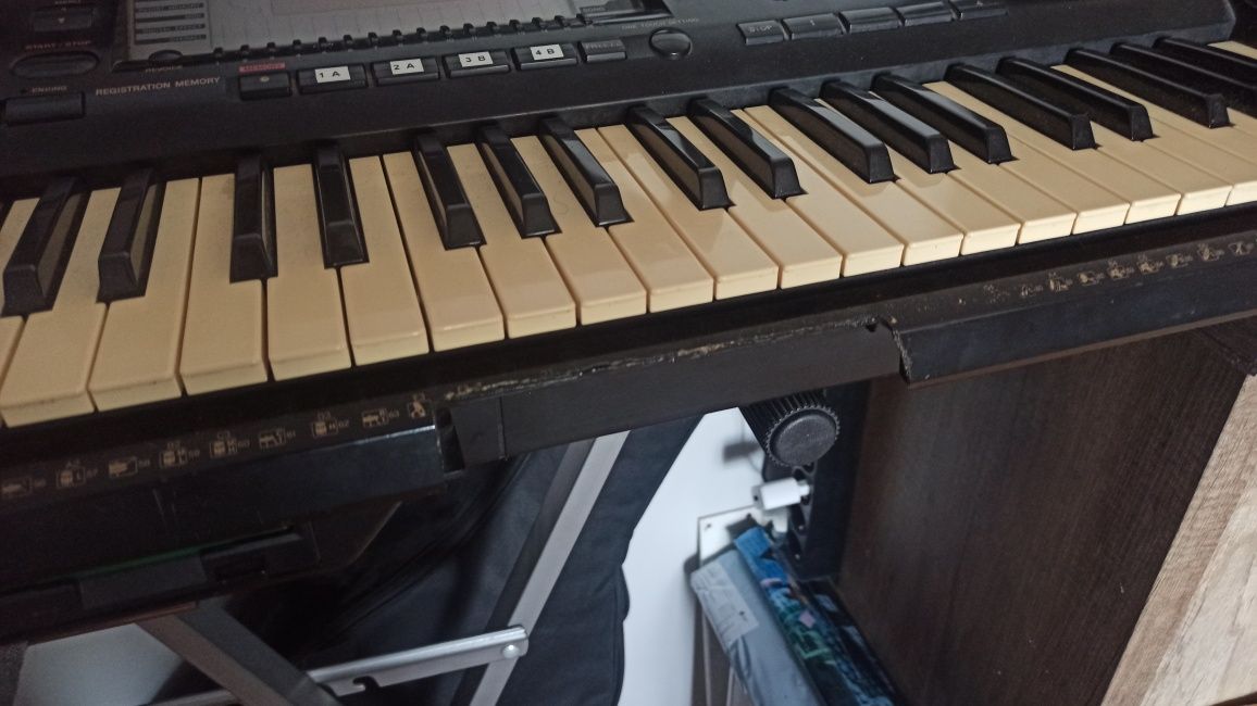 Yamaha psr 630 + stojak na nuty + stojak na keyboarda + zasilacz + pok