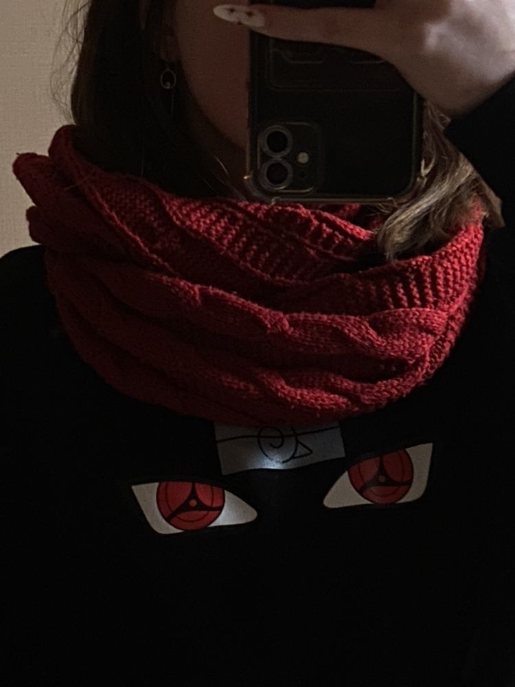Червоний шарф-хомут