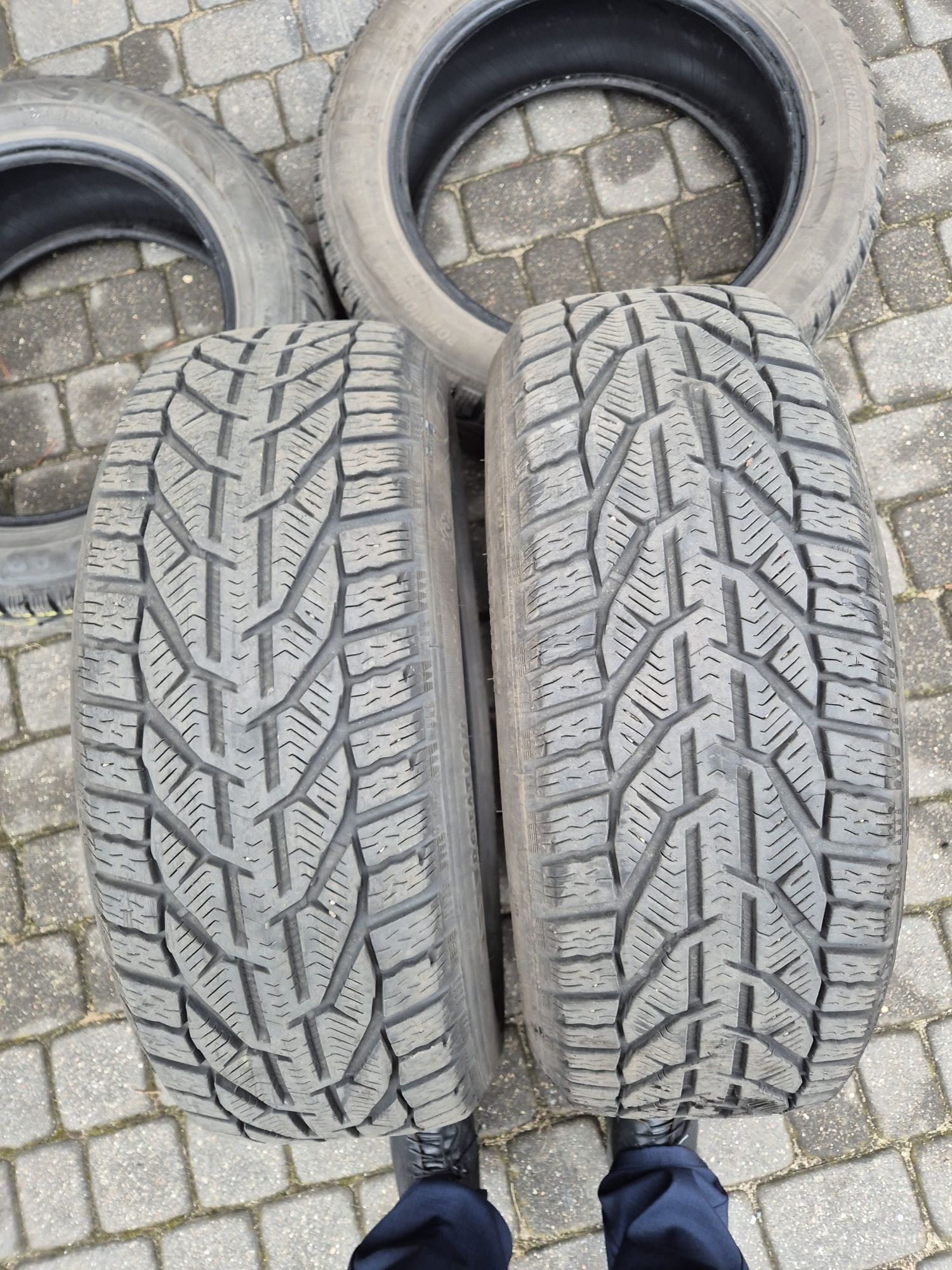 Opony Kormoran Snow 215/55 R17 98V używane komplet