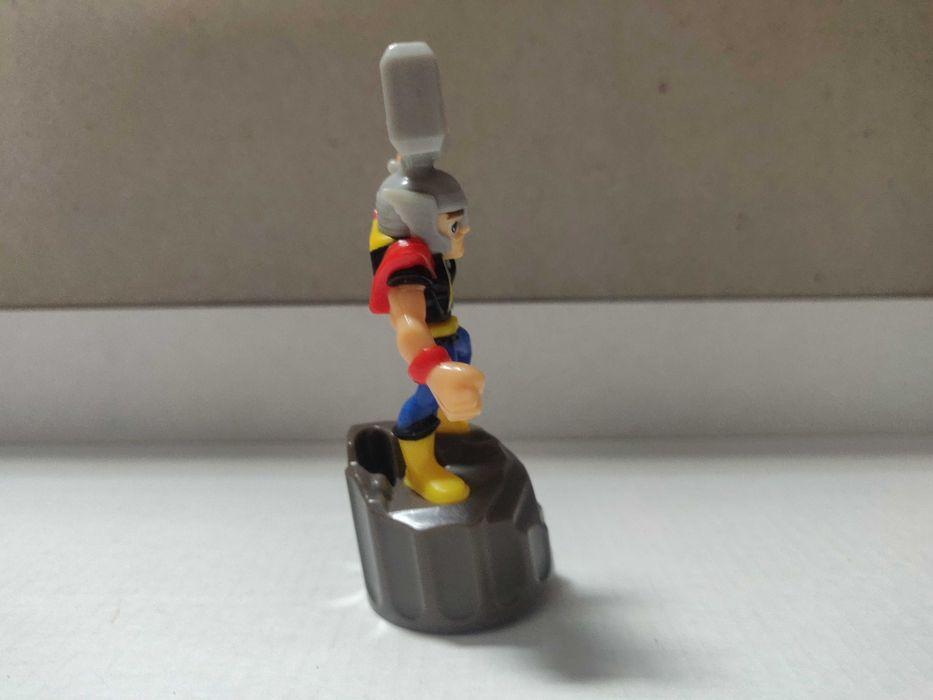 Фигурка героя Kinder Surprise maxi, Marvel Thor, 9 см.