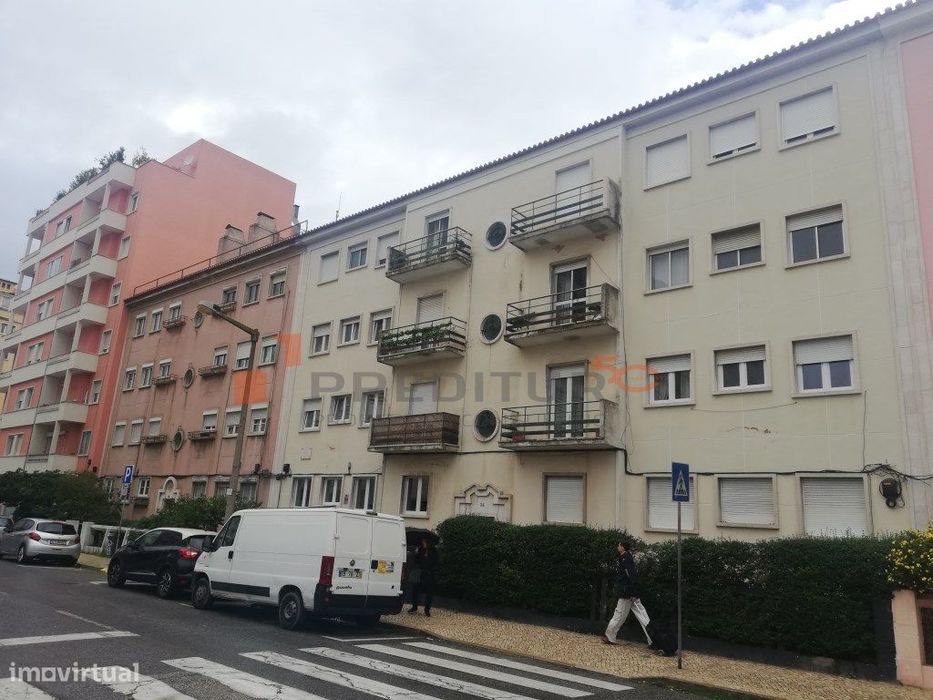 T4 com Garagem em Alvalade