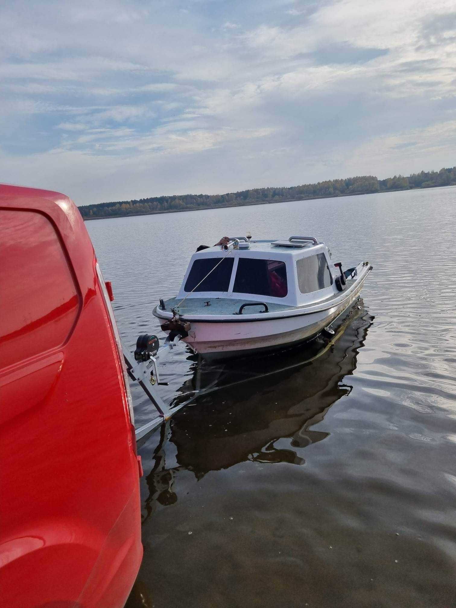 Łódka kabinowa+ przyczepa+ silnik 10km