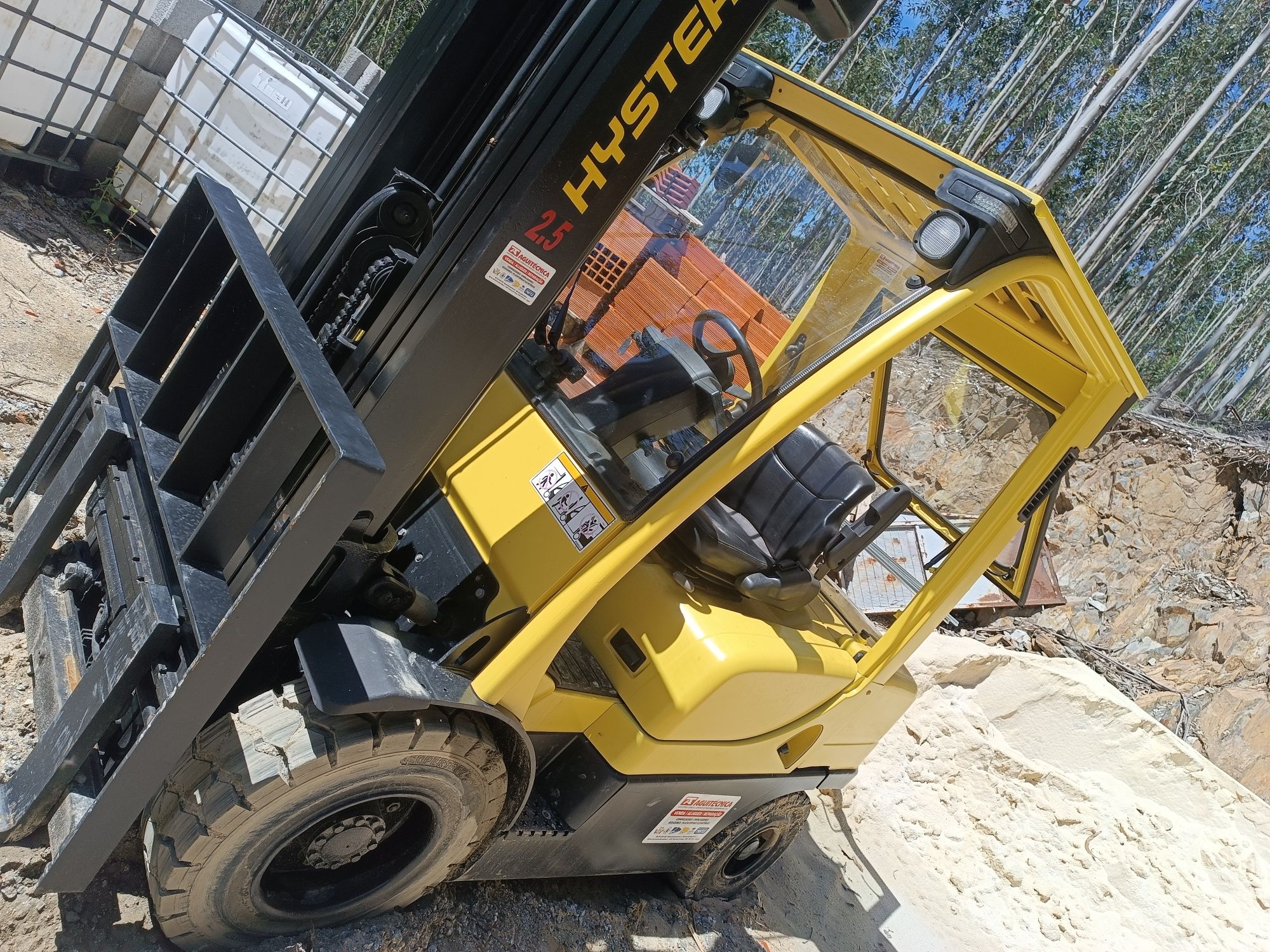 Vendo ou troco empilhador Hyster 2.5