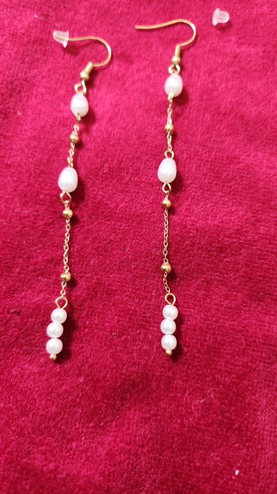 Kolczyki wiszące z perłami