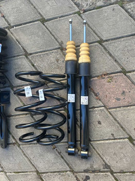 Продам оригінальні амортизатори до Tesla Model 3