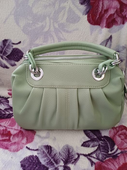 Продам сумочку оливка.