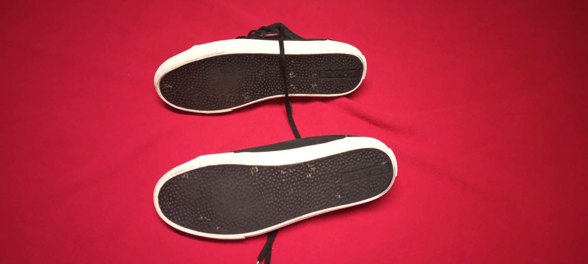 Tenis usados em bom estado nr 42.