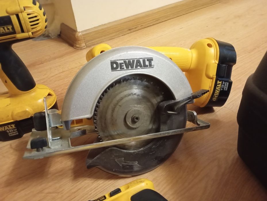 Komplet DeWalt. Wkrętarka,piła szablasta, holcerka,latarka