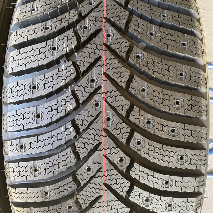 Шини нові 235/55/18 - 4шт Bridgestone Blizzak Spike 3 зима