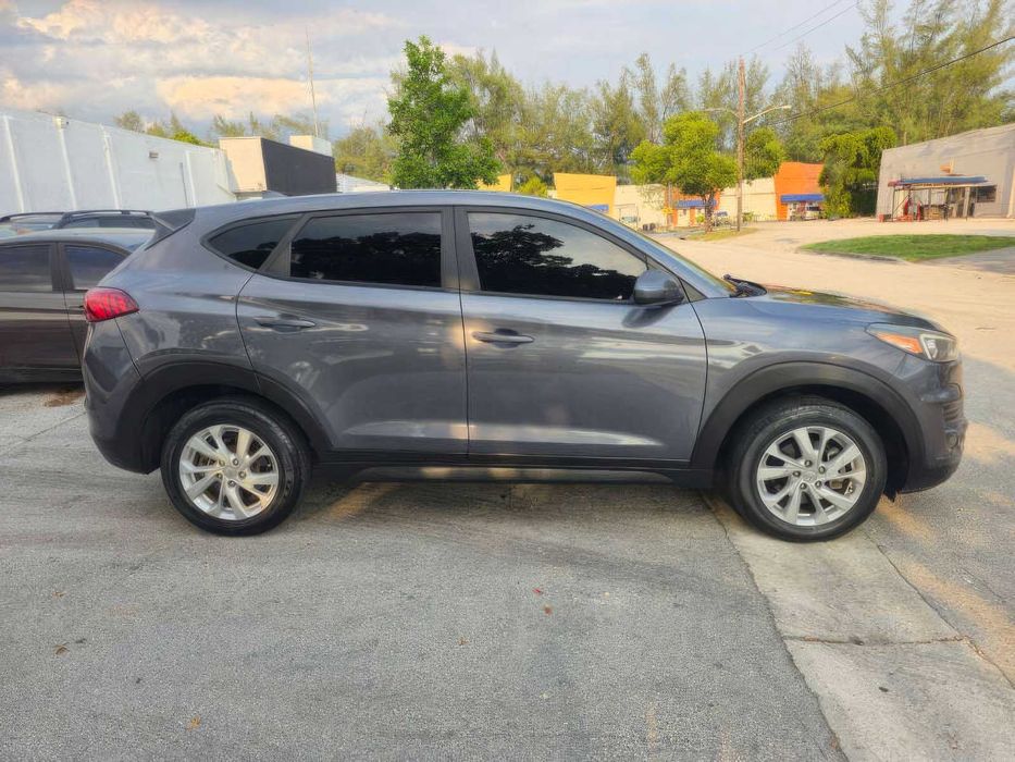 Hyundai Tucson SE      2019