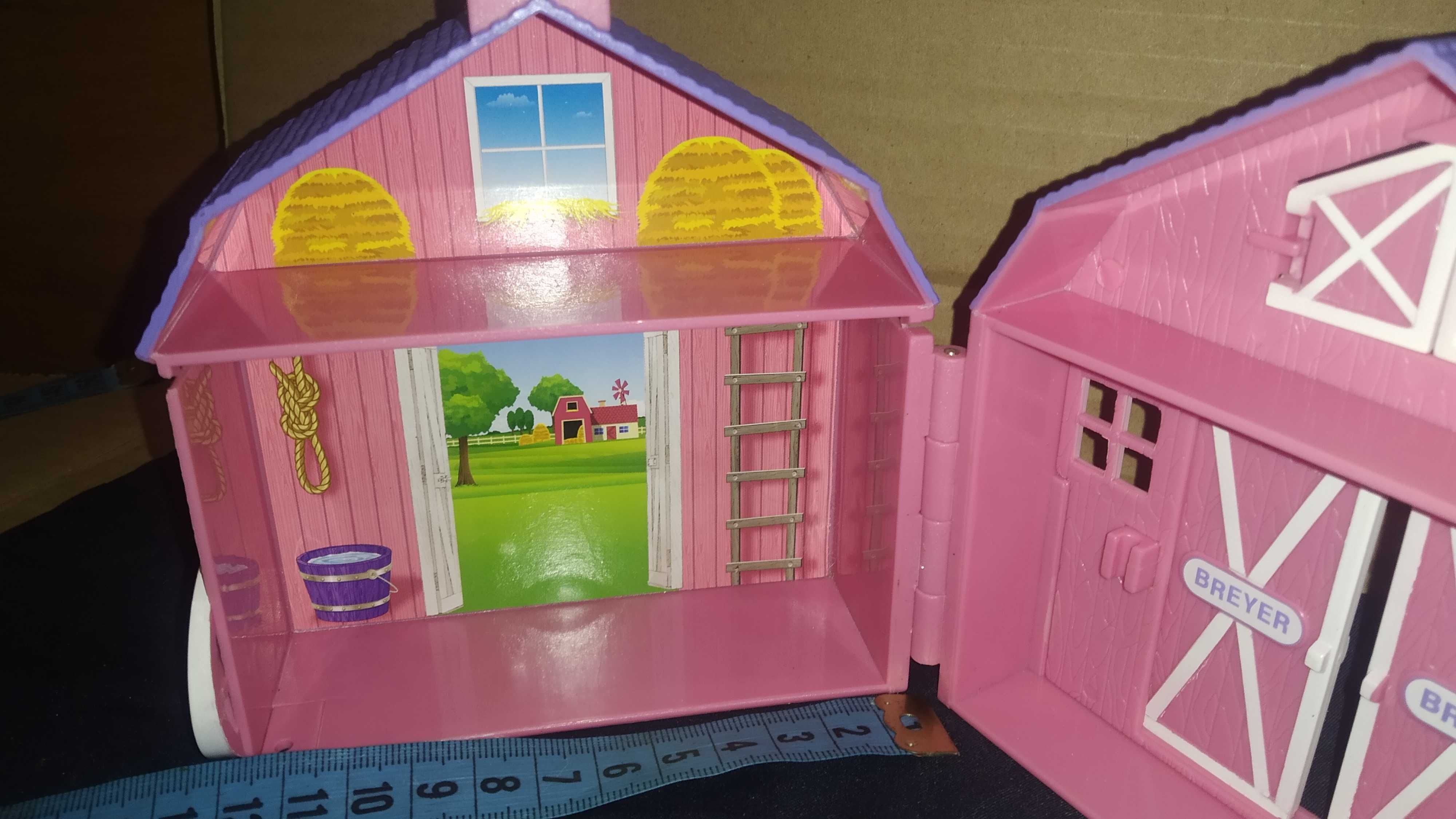 Breyer Конюшня Будиночок Рожевий